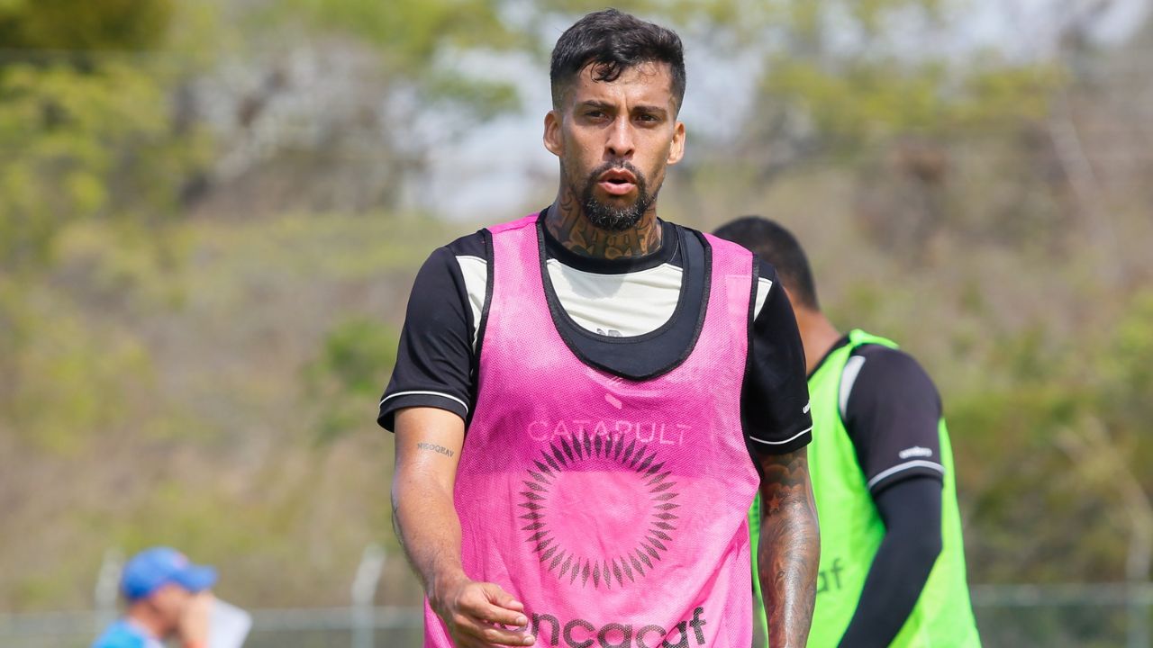 Olimpia toma decisión final sobre el futuro del brasileño Gabriel Araujo