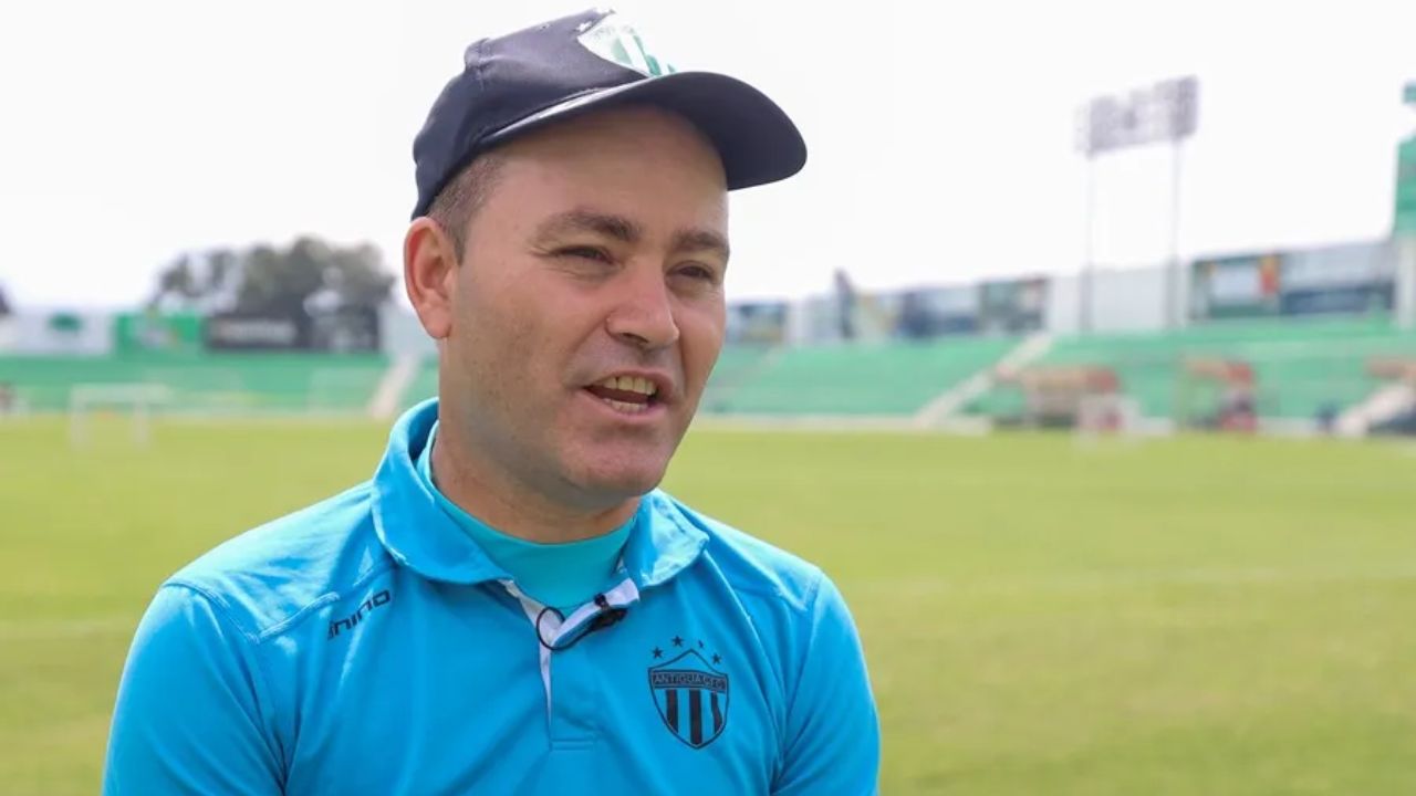 Técnico español sorprende con su arribo a Honduras y apunta para un club grande