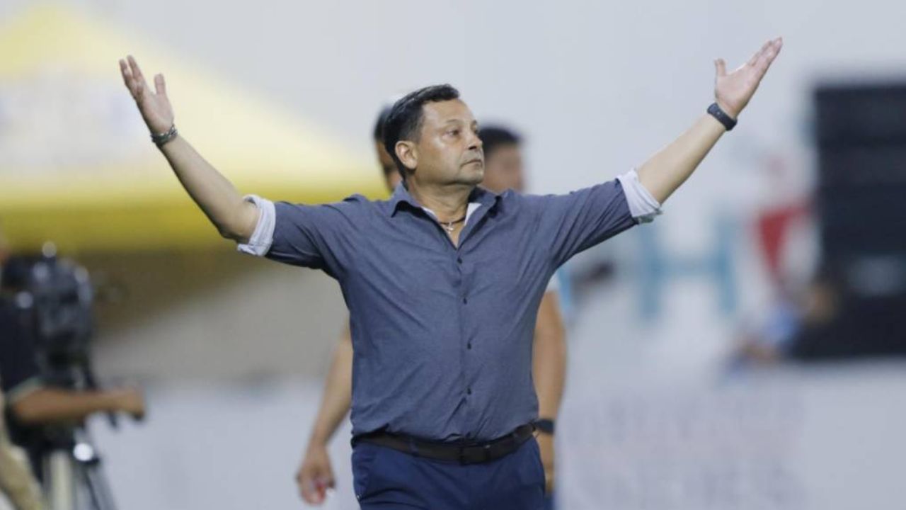 Real España hace oficial la renovación de Jeaustin Campos tras perder la final