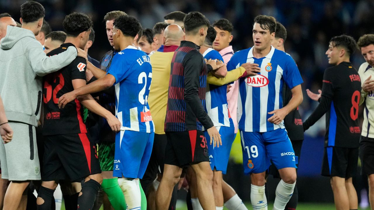 Jugador del Barcelona reacciona tras el feo gesto del Espanyol en plena celebración
