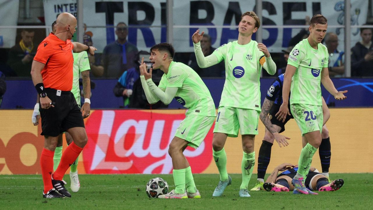 Jugador del Barcelona explota contra el arbitraje al quedar fuera de la Champions