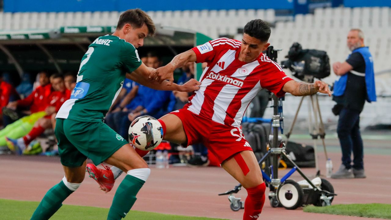 Luis Palma volvió a ser titular con Olympiacos tras dos meses