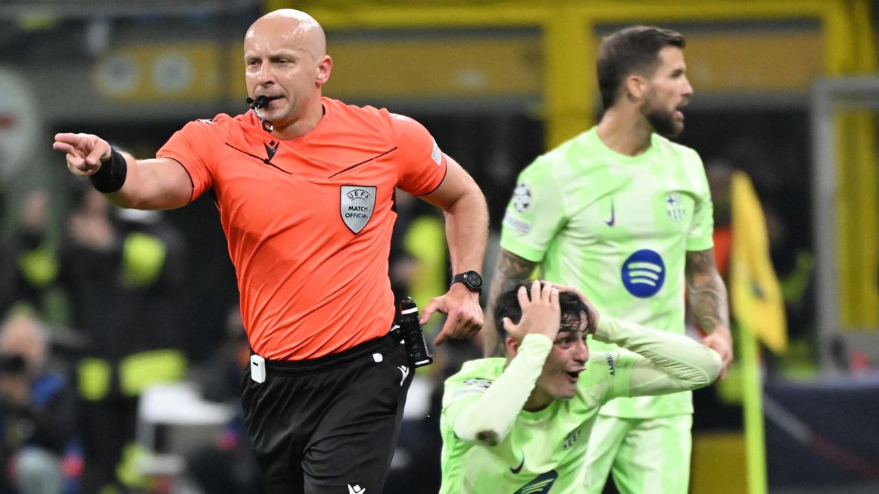 Pedri estalla contra la UEFA por el arbitraje de Marciniak contra el Barcelona