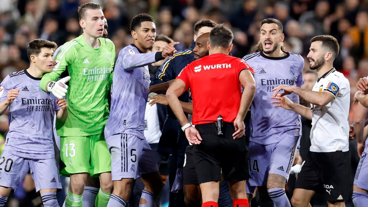 Real Madrid TV propina nuevo ataque al criticar a árbitro español