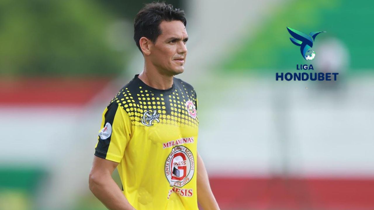 Roberto Moreira firma con su nuevo equipo para el torneo Apertura 2025-26