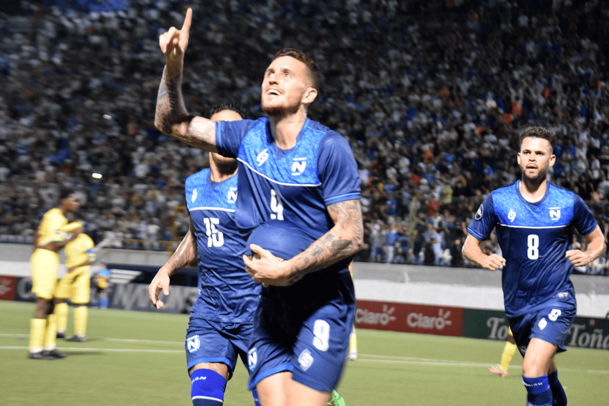 Jugador de la selección de Nicaragua celebrando