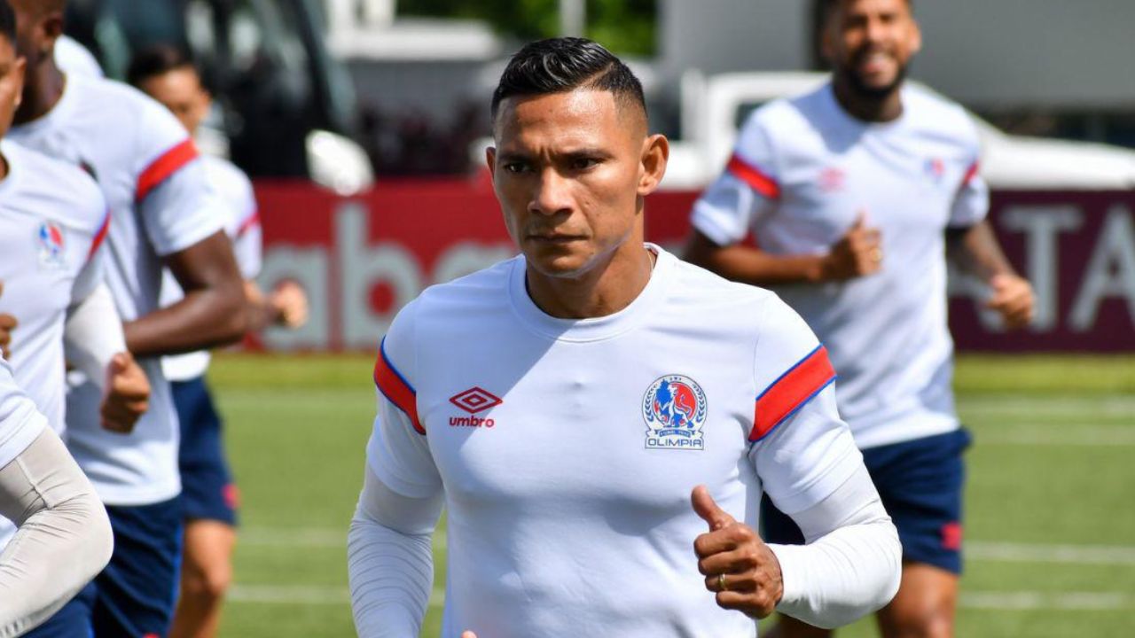 Olimpia toma determinación con Carlos Sánchez previo al Torneo Apertura 2025-2026