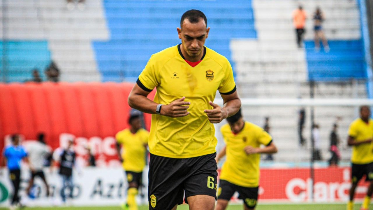 Real España anuncia la renovación de Devron García