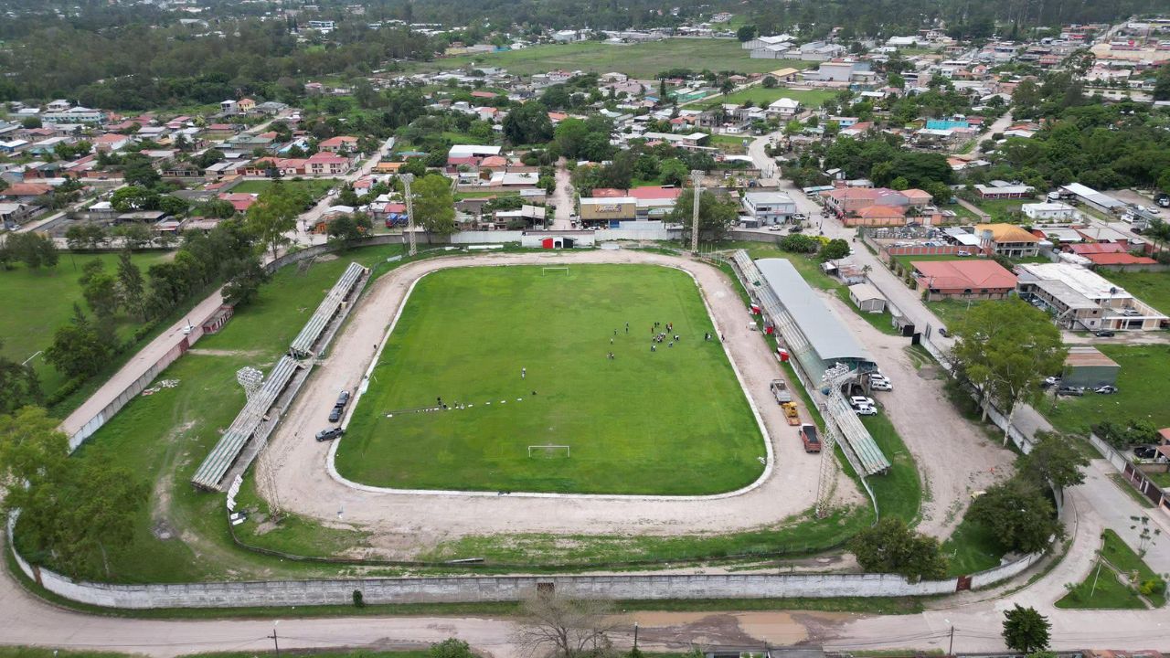 Anuncian construcción de tercera cancha con grama bermuda Ibiza en Honduras
