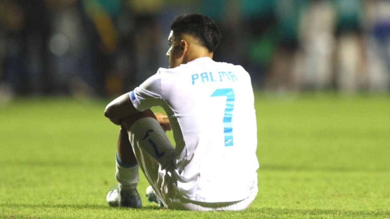 El gesto de la afición de Honduras con Luis Palma en duelo ante El Salvador