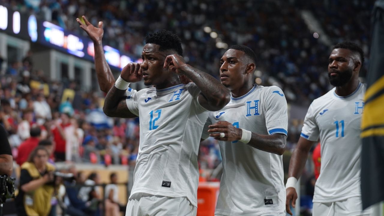 Honduras vence a El Salvador y se ilusiona con clasificar a Cuartos de Final
