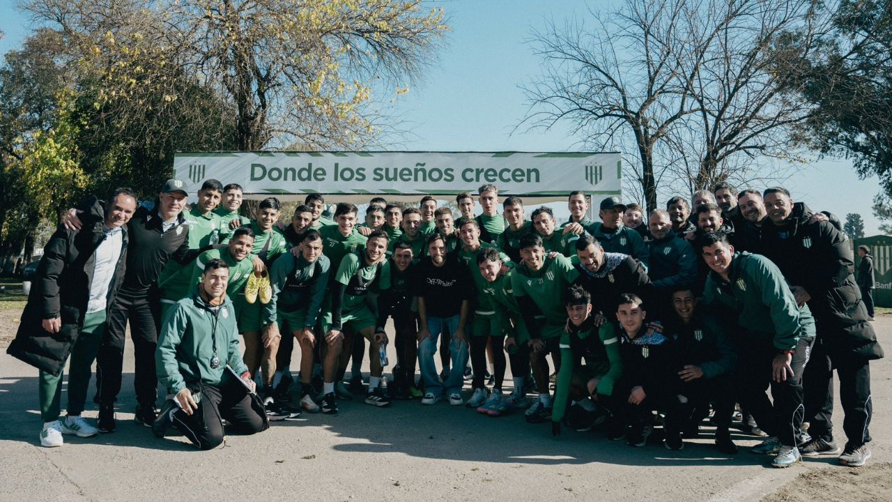 Pedro Troglio y Rodrigo Auzmendi recibieron a campeón del mundo en Banfield