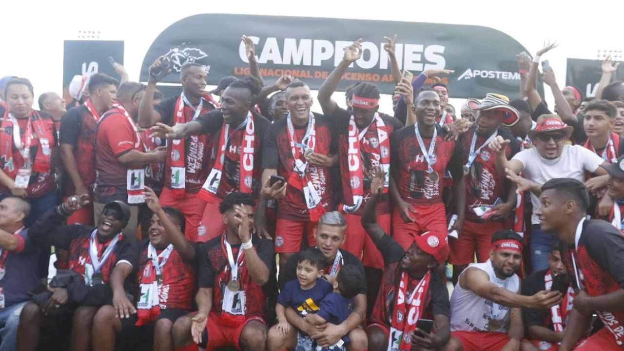 El premio que recibieron los jugadores del CD Choloma por conseguir ascenso