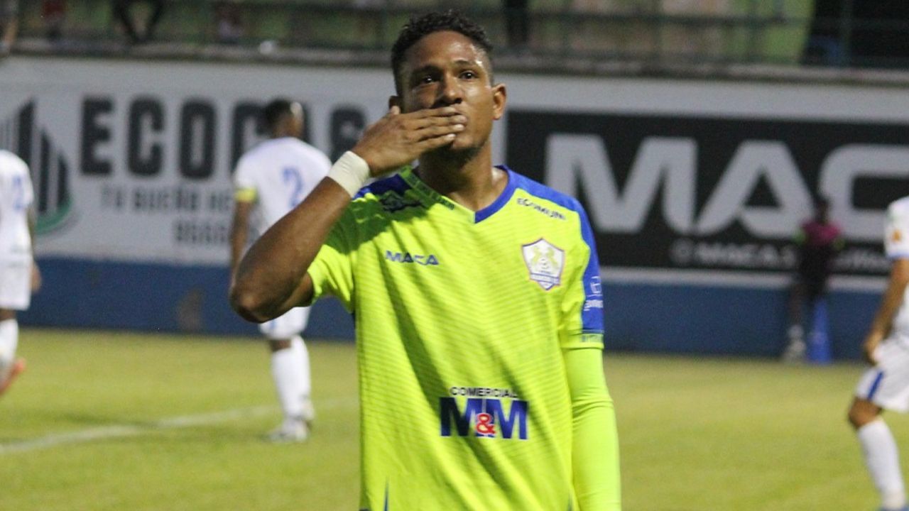 Christian Altamirano define su futuro tras ser presentado por su nuevo club