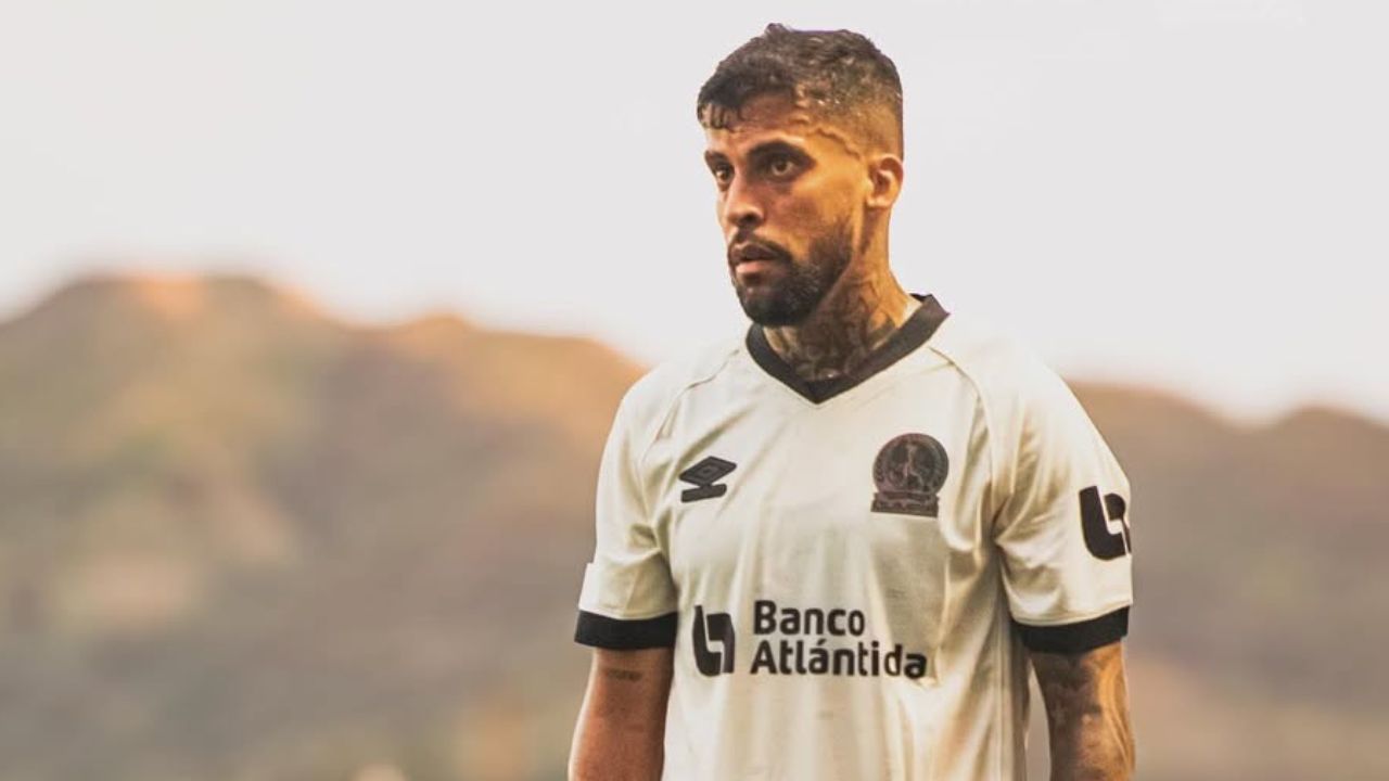 Gabriel Araújo rompe el silencio tras su salida del Olimpia