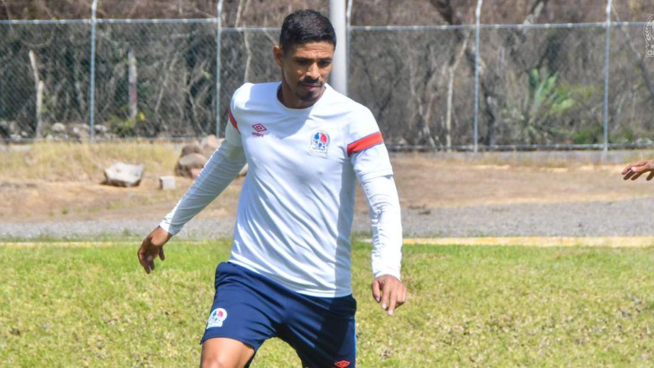 Juan Pablo Montes se olvida de Olimpia y tendría nuevo club en la Liga Nacional