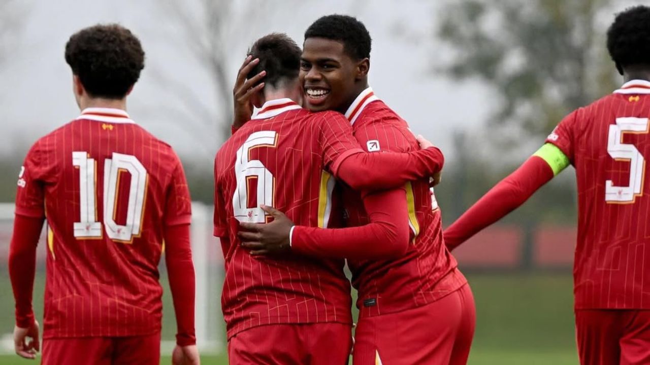 Liverpool toma decisión con Keyrol Figueroa tras desbandada en su academia