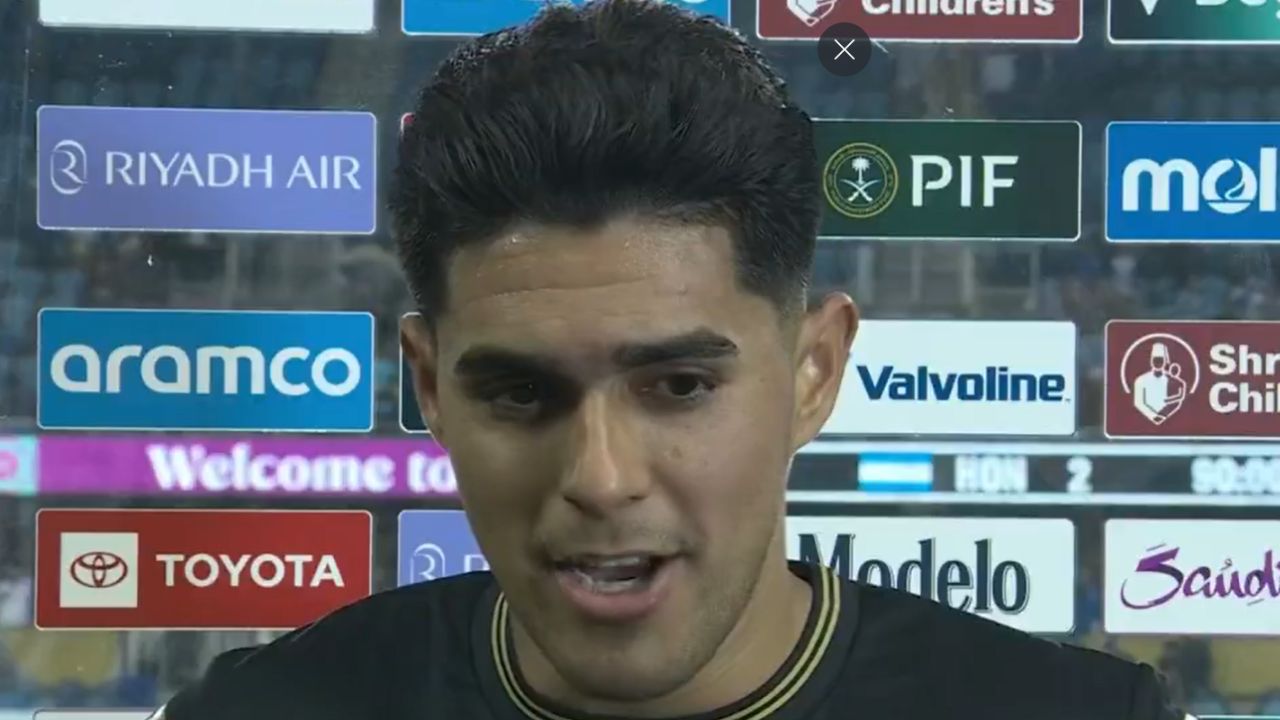 Luis Palma reacciona tras darle el triunfo a Honduras ante Curazao en la Copa Oro