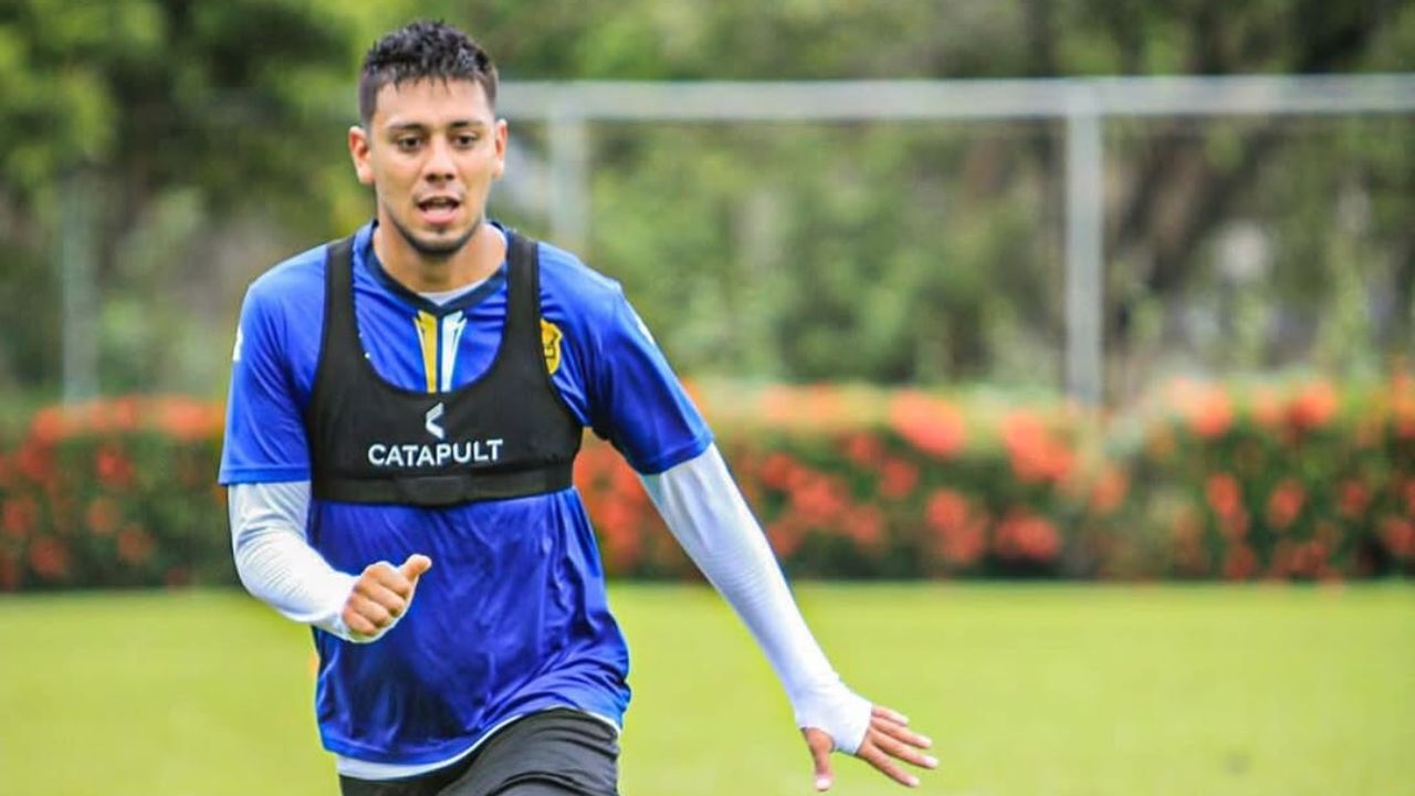 Mayron Flores seguirá vigente y este será su nuevo club para el Apertura 2025