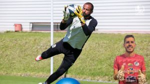 Edrick Menjívar recibe mensaje de su entrenador tras llegada de Andrés Salazar