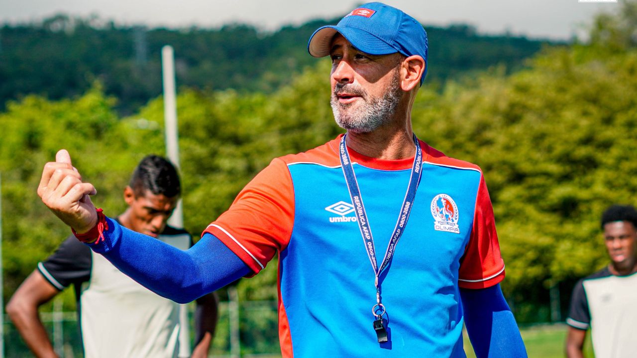 Eduardo Espinel anuncia llegada de un nuevo refuerzo al Olimpia para el Apertura
