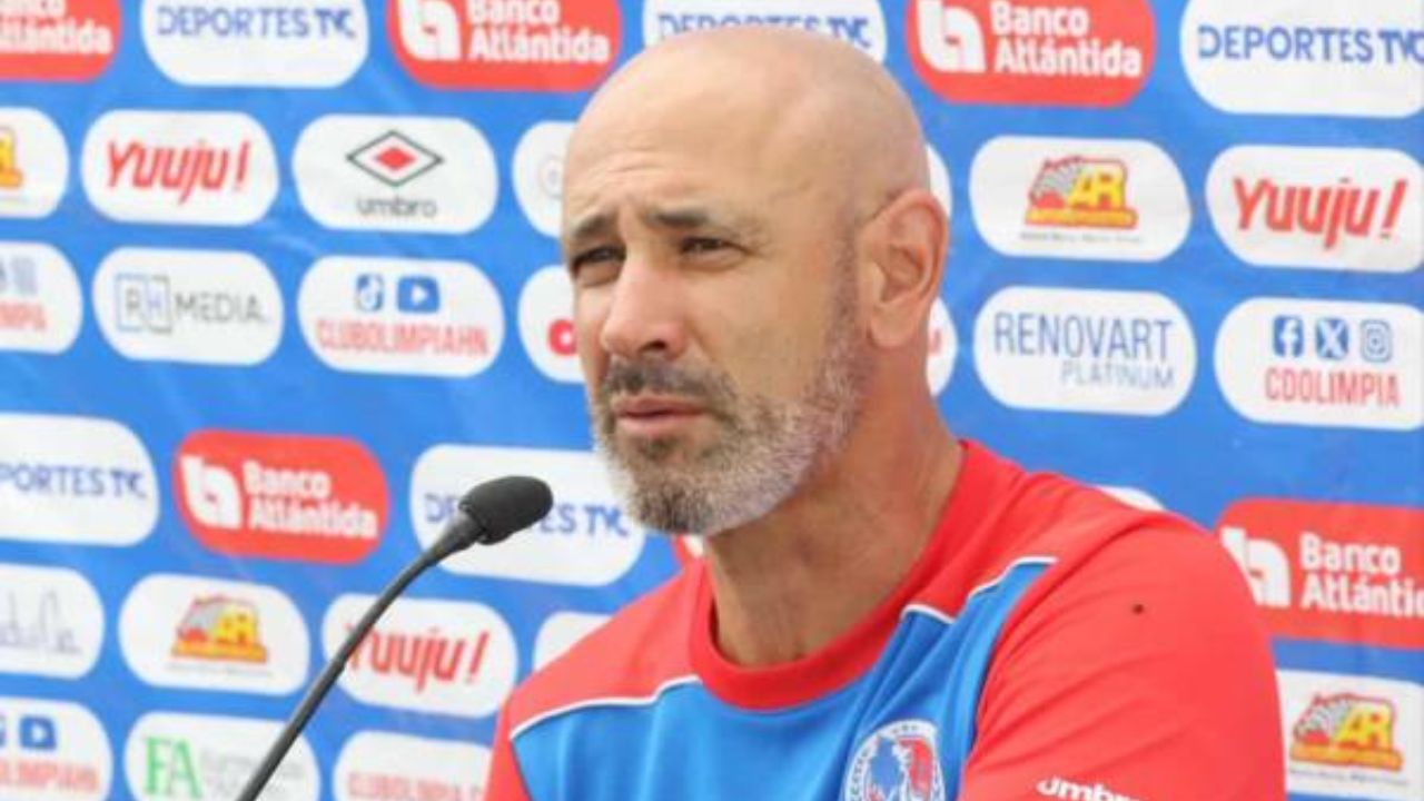Eduardo Espinel adelanta llegada de nuevo delantero extranjero al Olimpia