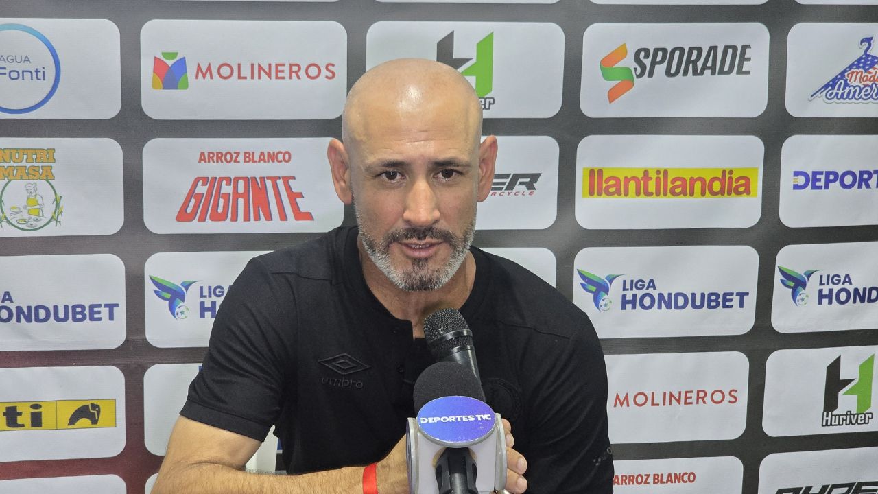 Eduardo Espinel señala por qué Olimpia goleó al Choloma y opina sobre el formato del torneo