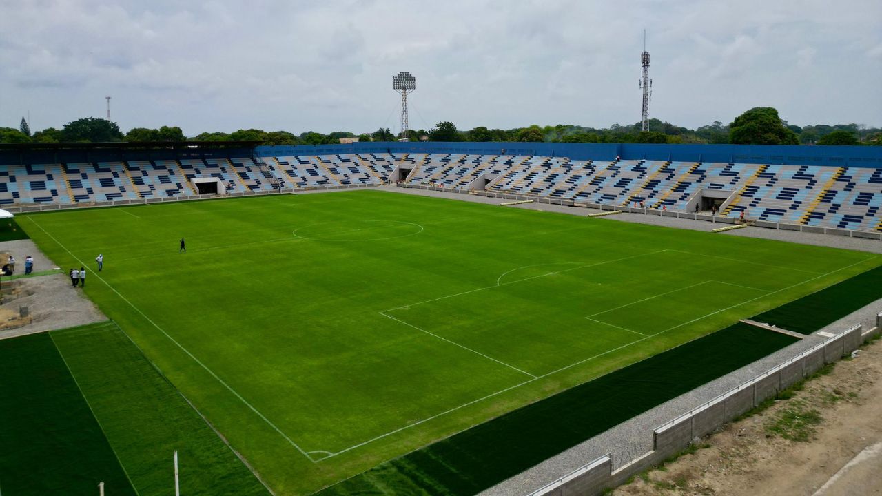 Estadio Ceibeño listo para ser inaugurado como el tercero con grama híbrida en Honduras