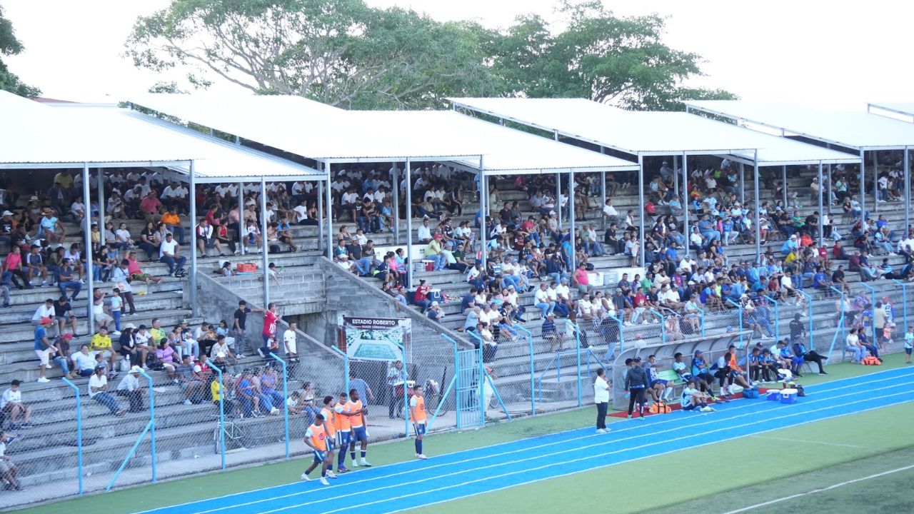 Estadio Roberto Suazo Córdova será pintado para debut del Génesis FC en Liga Nacional