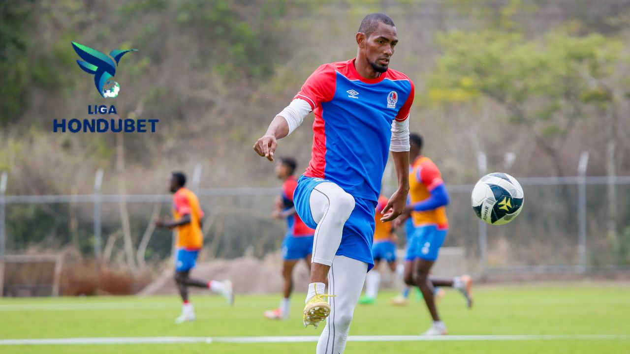Jerry Bengtson conoce el equipo donde jugará el torneo Apertura 2025-26