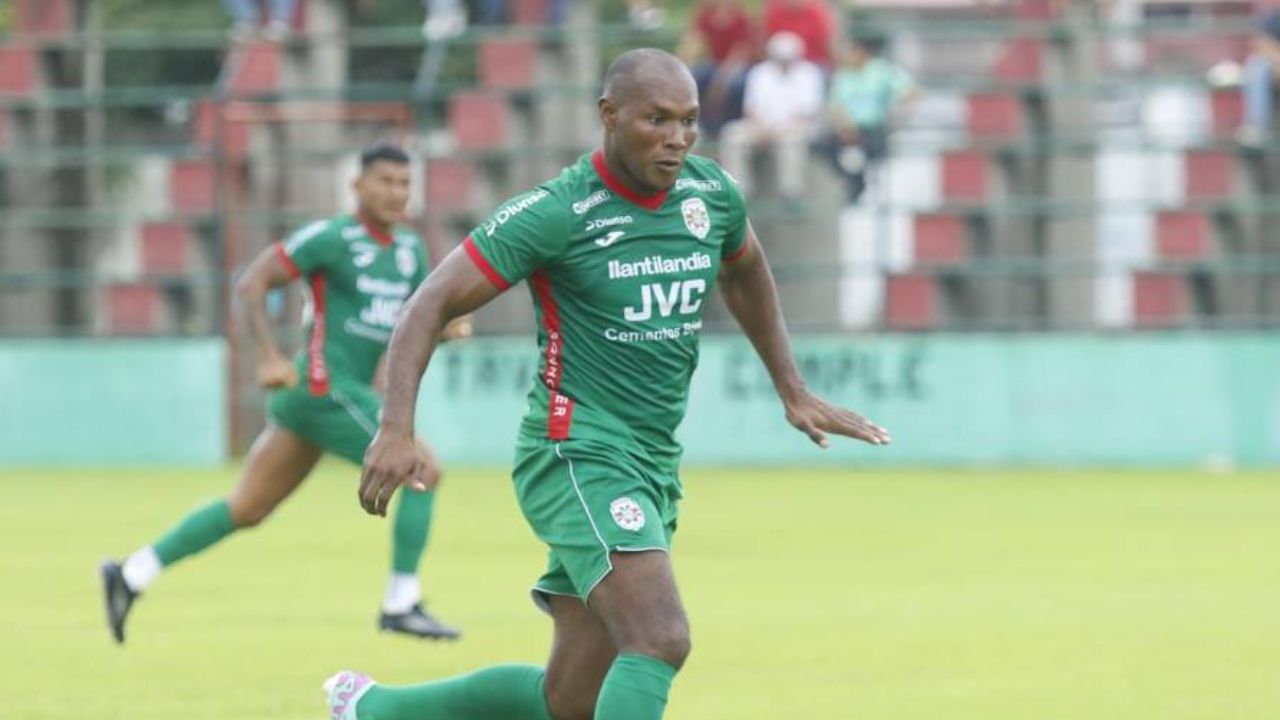Juan Anangonó es captado entrenando con equipo sudamericano