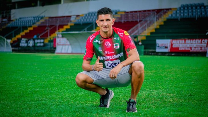 Johnny Leverón recibe invitación para firmar por histórico del fútbol hondureño