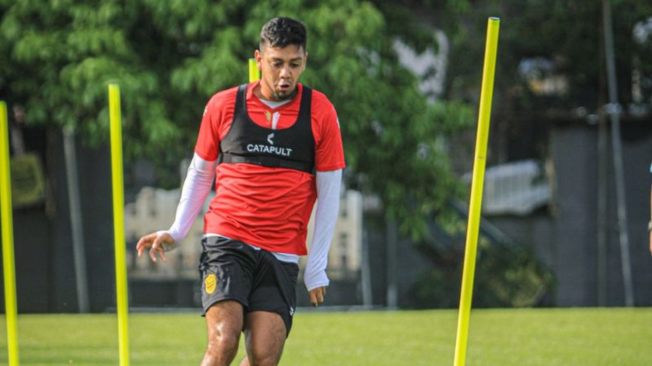 Mayron Flores aparece entrenando con su nuevo equipo en Honduras