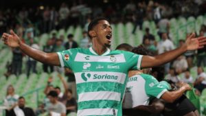 Imagen de Santos Laguna presume jugada del Choco Lozano ante Pumas