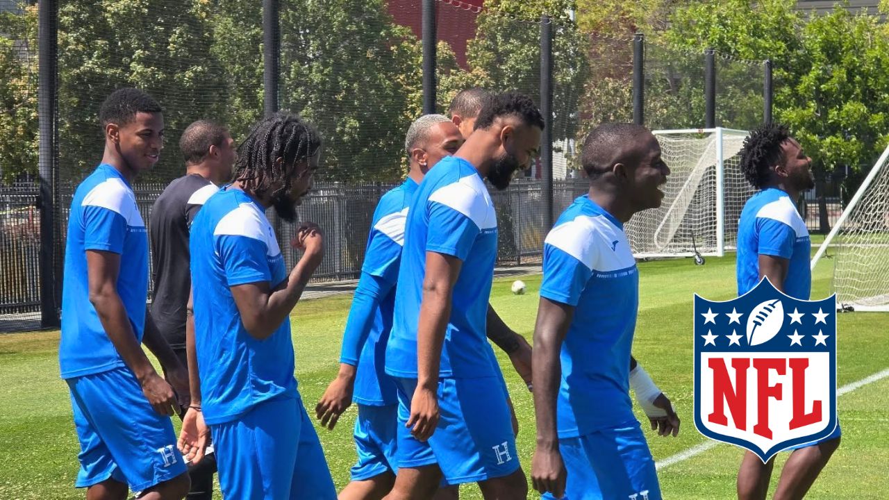 Equipo de la NFL sorprende a la selección de Honduras con especial obsequio