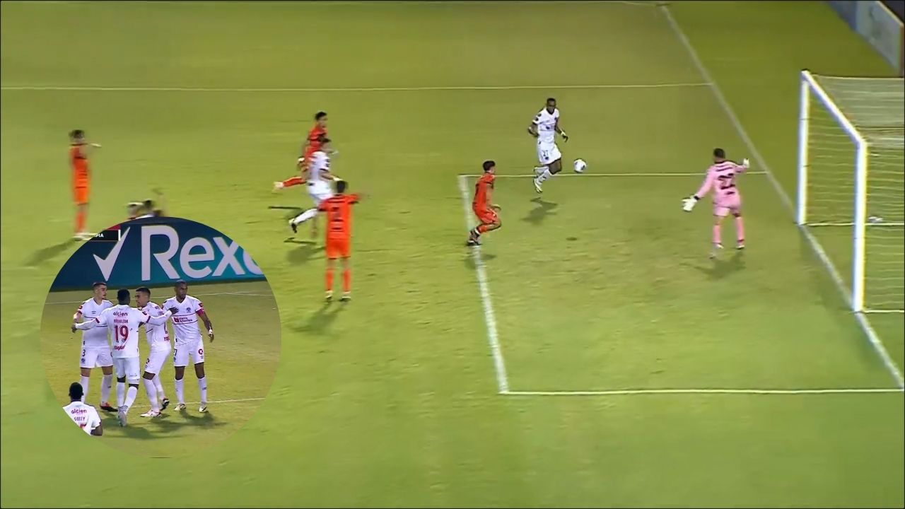 Jerry Bengtson se luce para anotar el gol del empate de Olimpia ante Águila