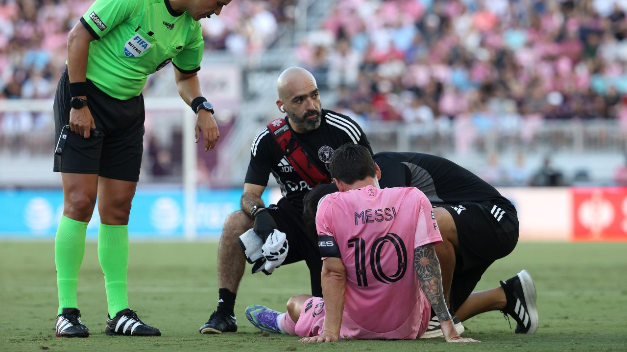 Lionel Messi se lesiona en primeros minutos del duelo Inter Miami vs Necaxa