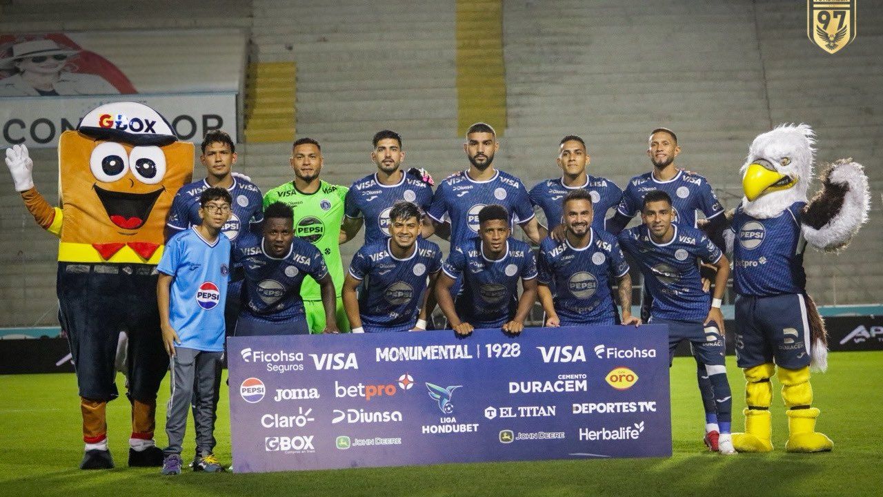 Jugador del Motagua tuvo que irse al hospital tras lesionarse vs Real España