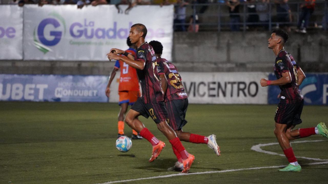 CD Choloma rescata empate ante Lobos UPNFM en Choluteca