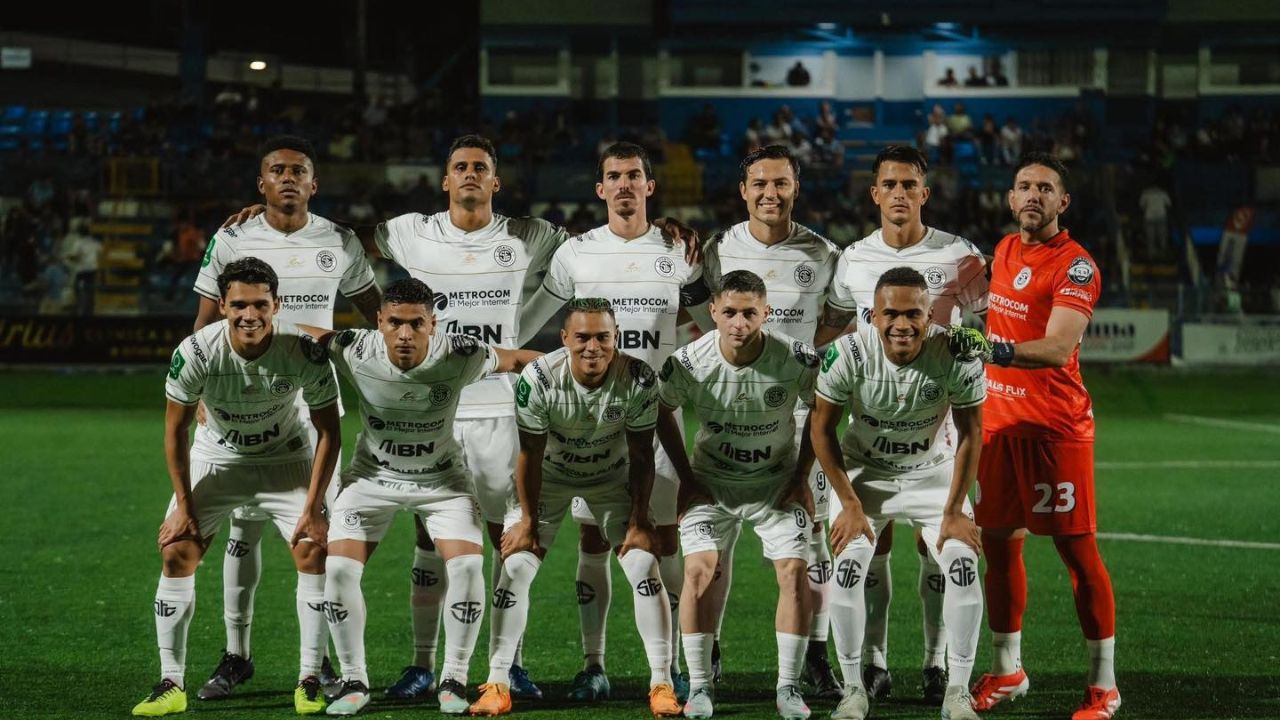 Carlos Pineda sufre revés en su primer partido de titular en Costa Rica