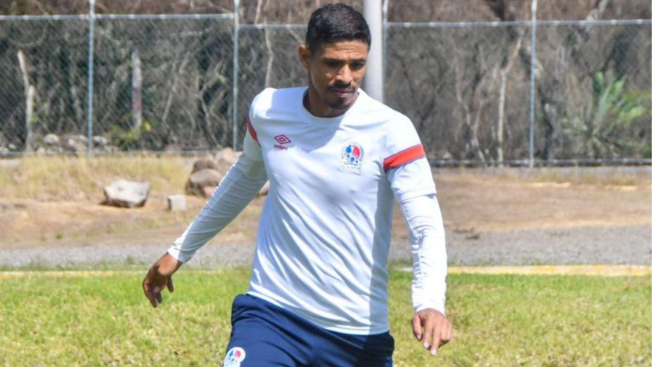 Juan Pablo Montes define su futuro tras el cierre del mercado hondureño