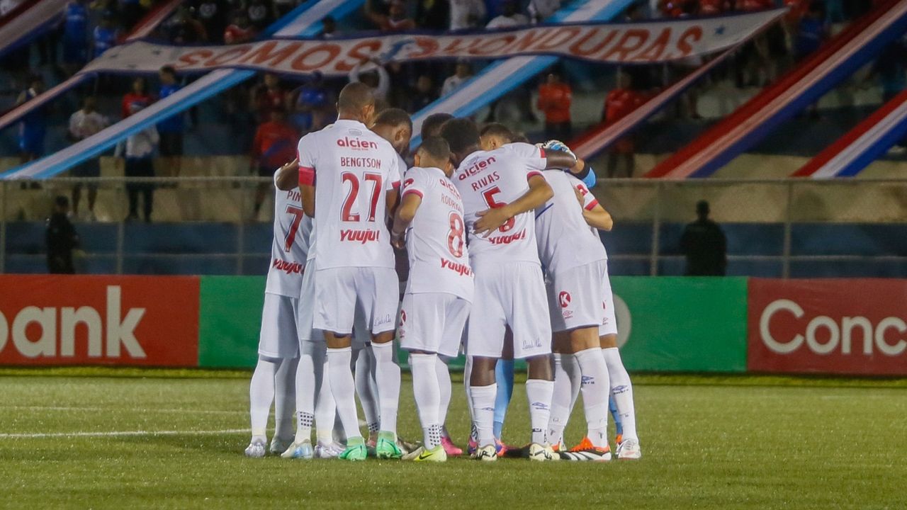 Espinel recibe fenomenal noticia previo al partido de Copa Centroamericana