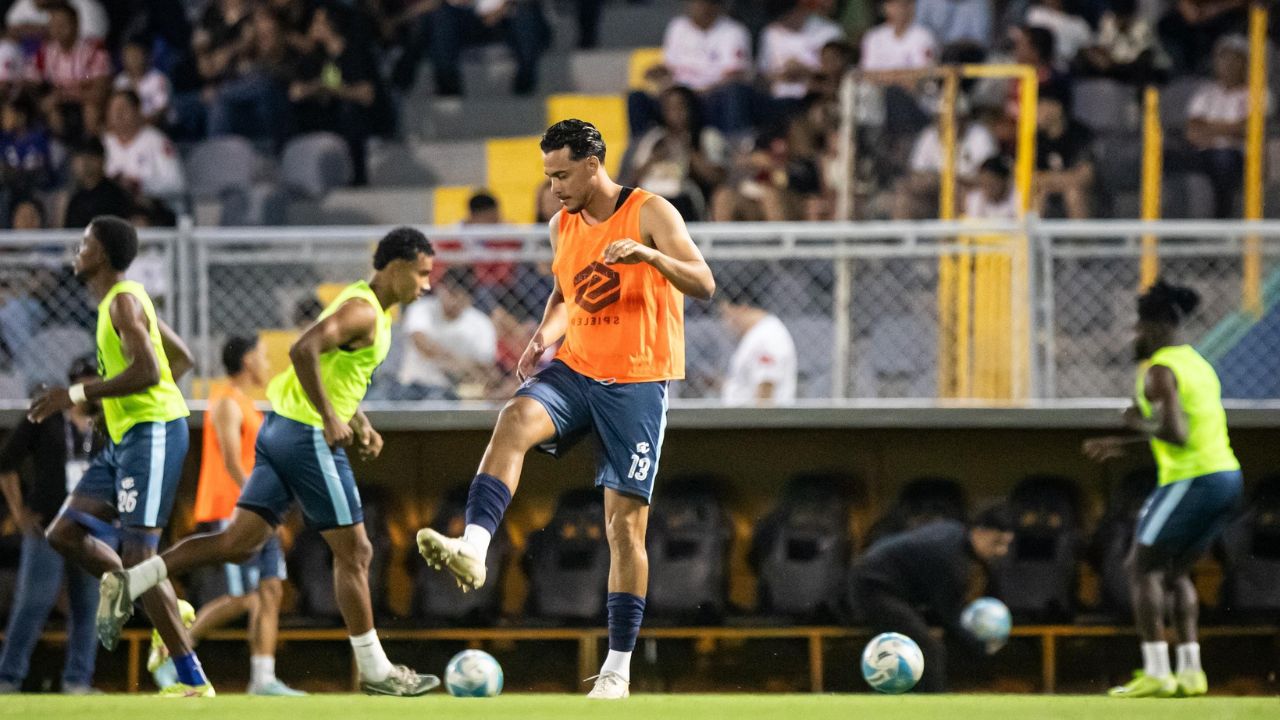 Ángel Tejeda explota contra el arbitraje tras perder ante Olimpia