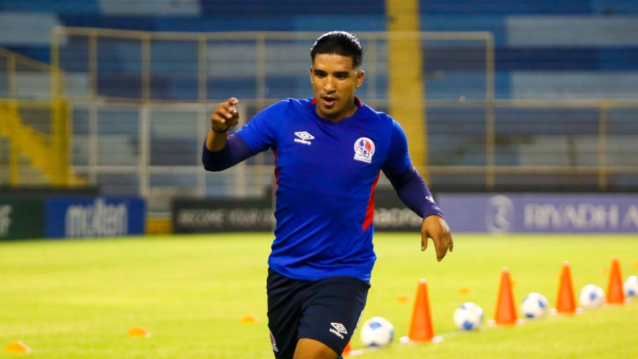 Michaell Chirinos señala la obligación de Olimpia ante Cartaginés