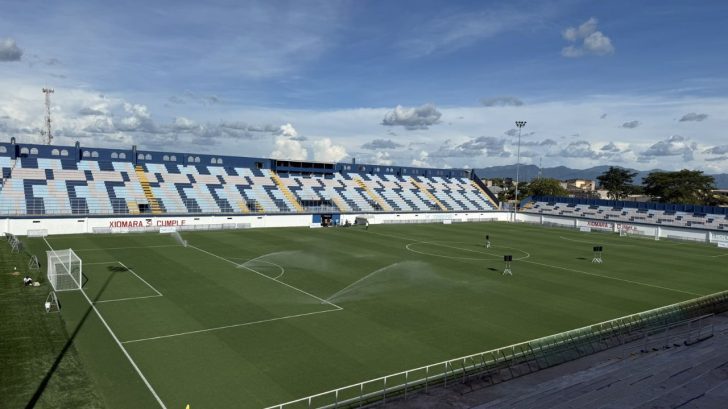 Estadio Juan Ramón Brevé Vargas reabre tras instalación de grama híbrida