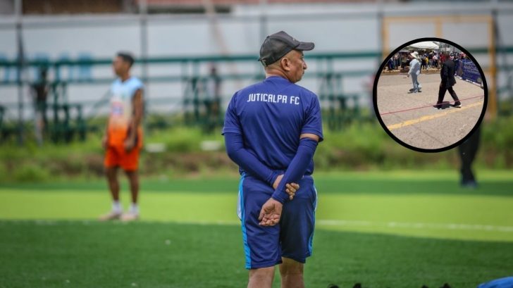 Entrenador de la Liga Nacional sorprendió desfilando el 15 de Septiembre