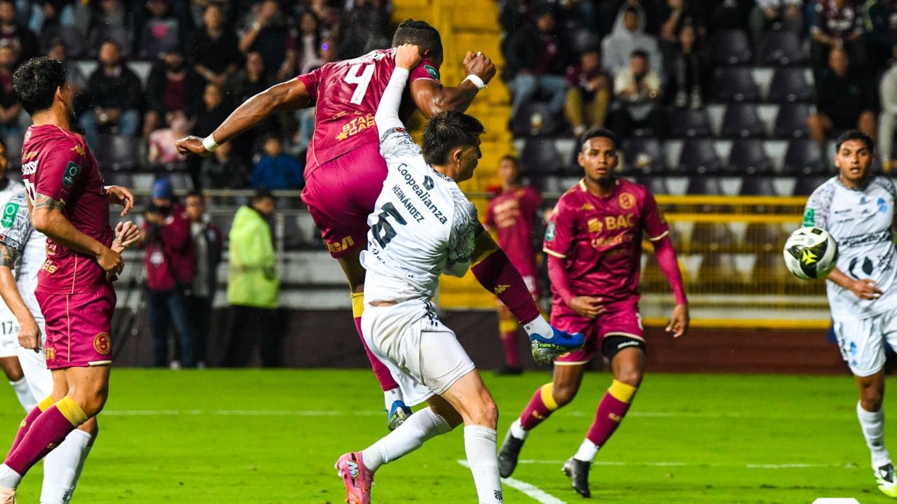 Liga de Costa Rica se detendrá para ayudar a su selección previo juego vs Honduras