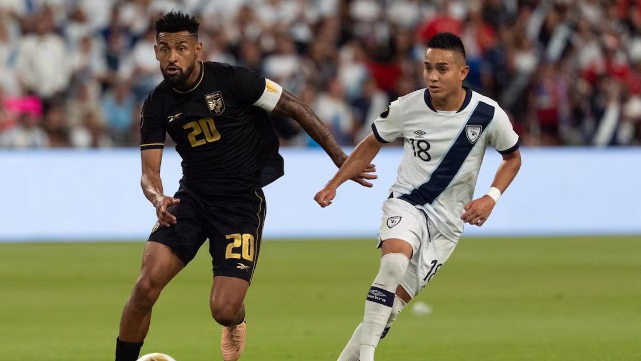 Árbitro hondureño dirigirá partido clave en la eliminatoria mundialista