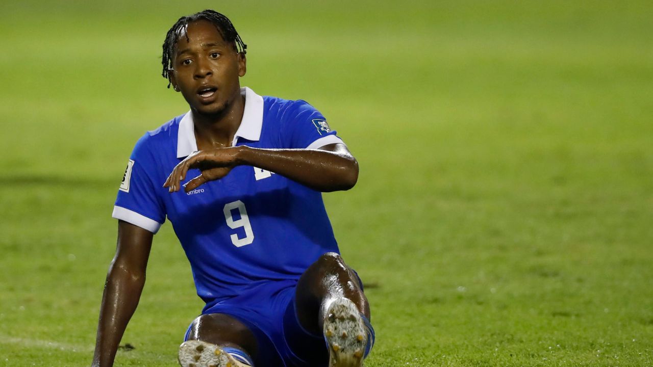 El Salvador decepciona en casa ante Surinam que saca oro en su visita al Cuscatlán