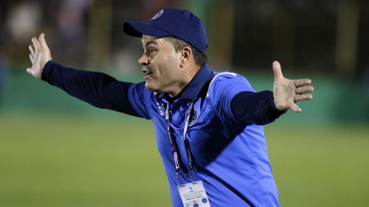 Javier López enamora a la afición de Motagua con gesto en pleno partido